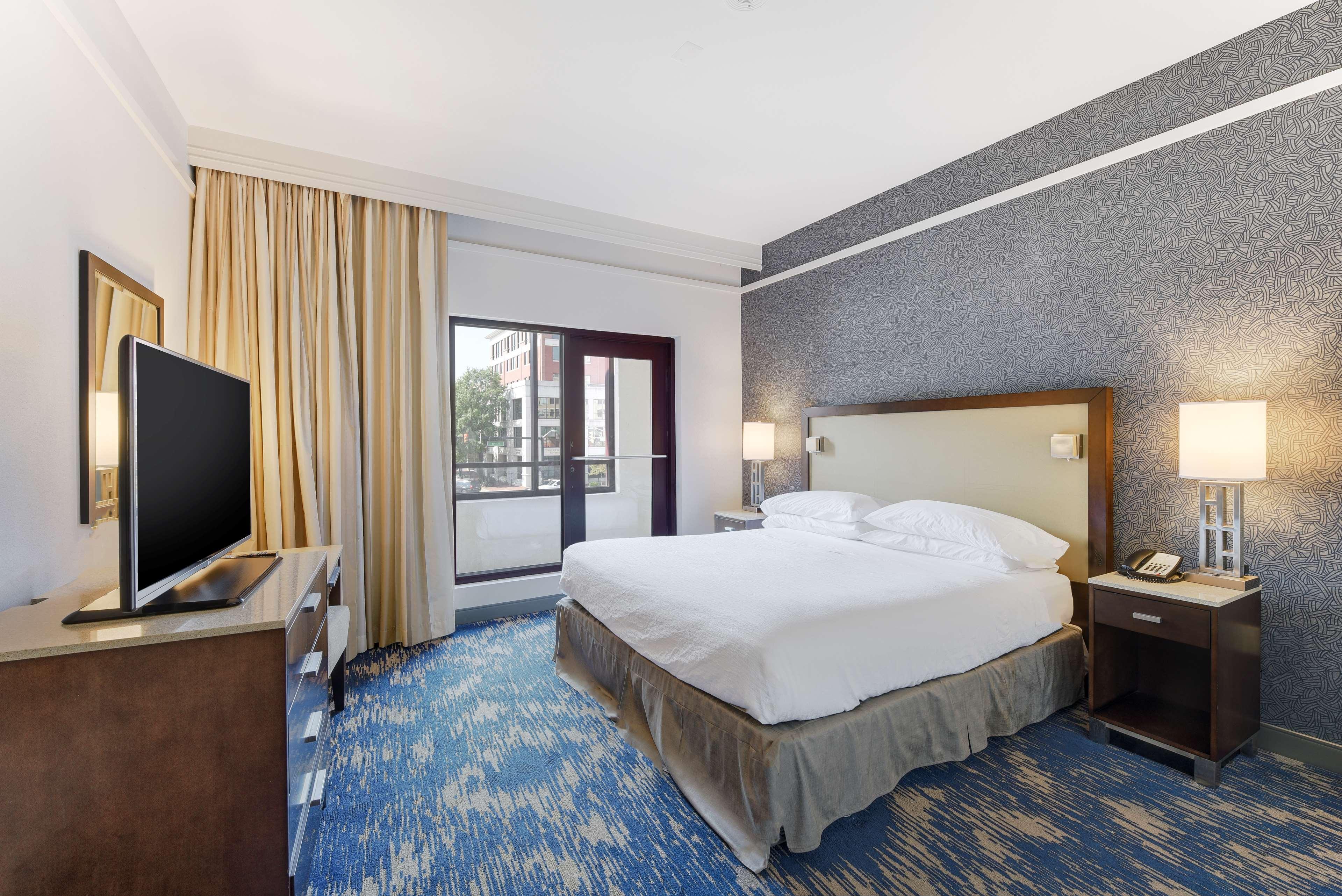 Embassy Suites By Hilton Alexandria Old Town Extérieur photo