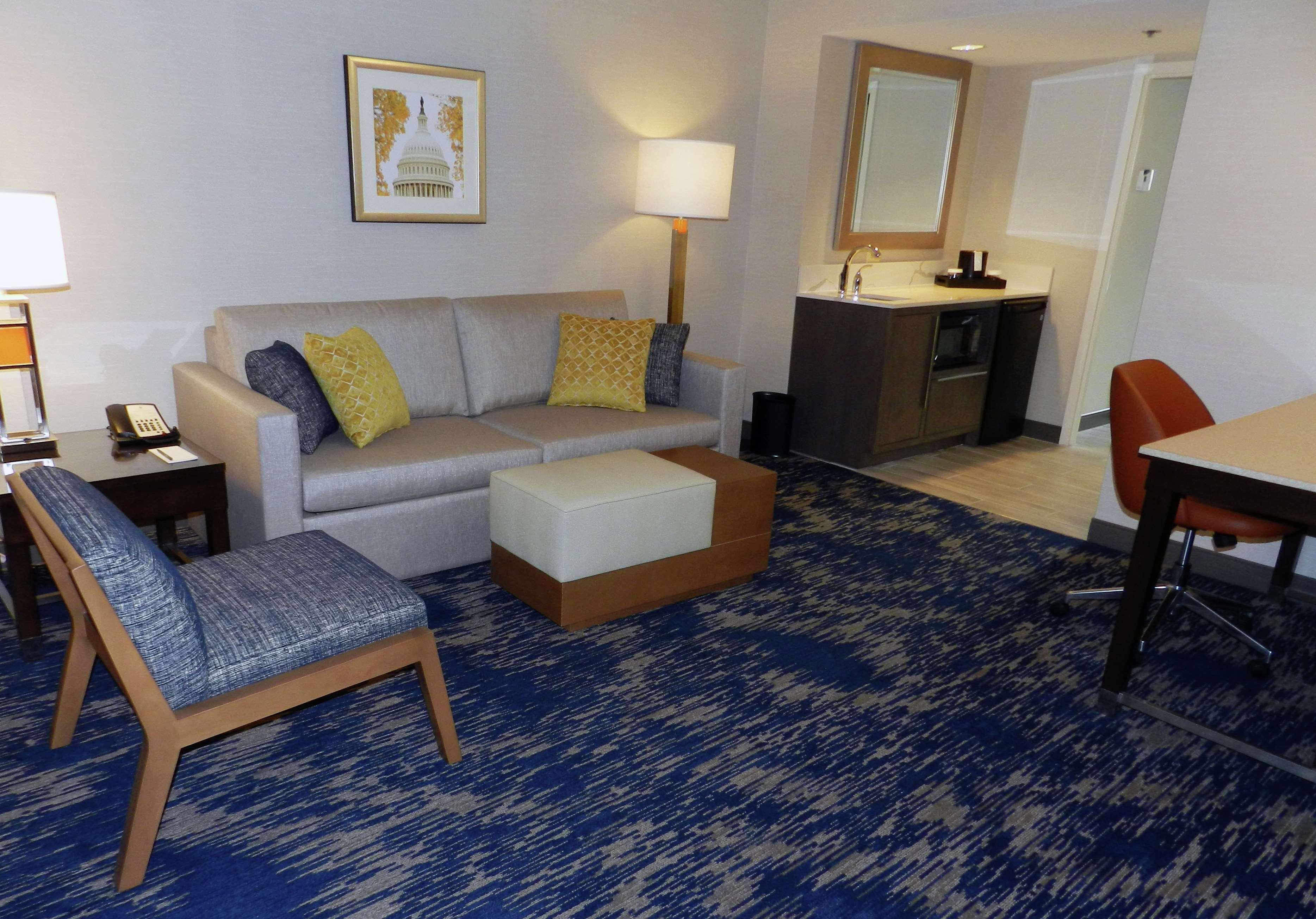 Embassy Suites By Hilton Alexandria Old Town Extérieur photo