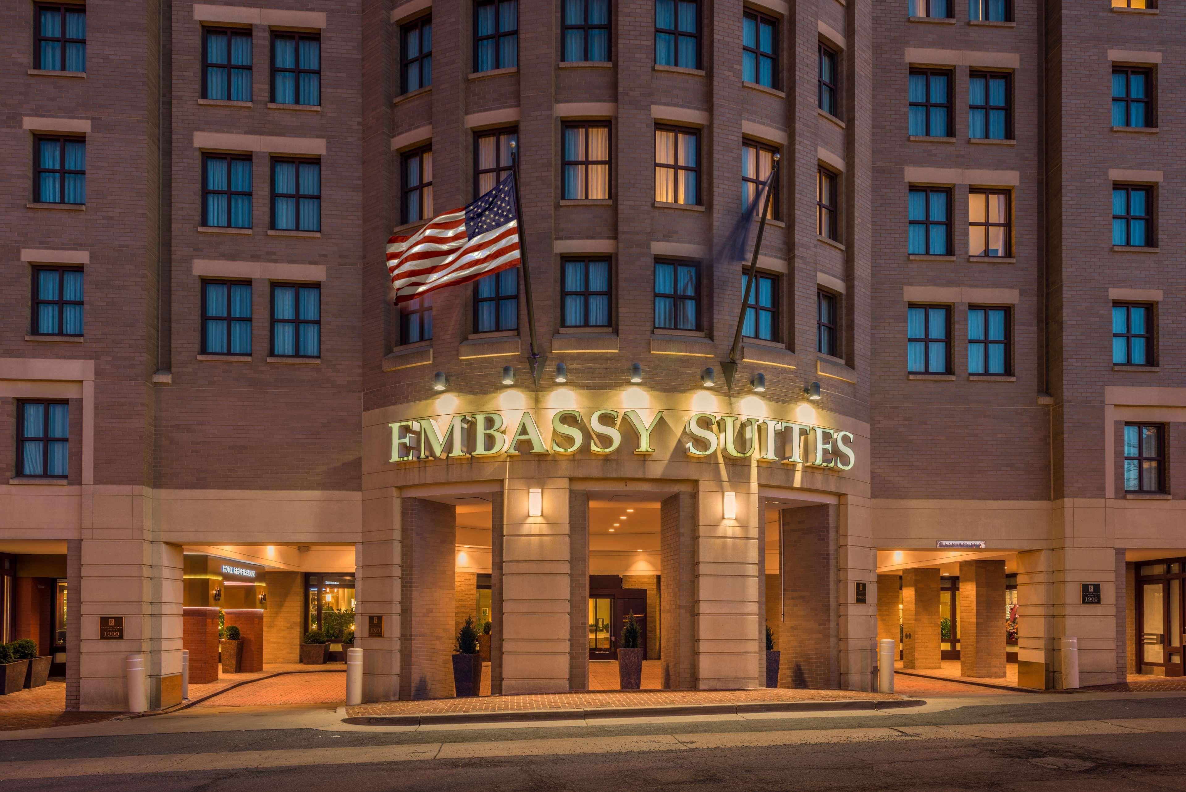 Embassy Suites By Hilton Alexandria Old Town Extérieur photo