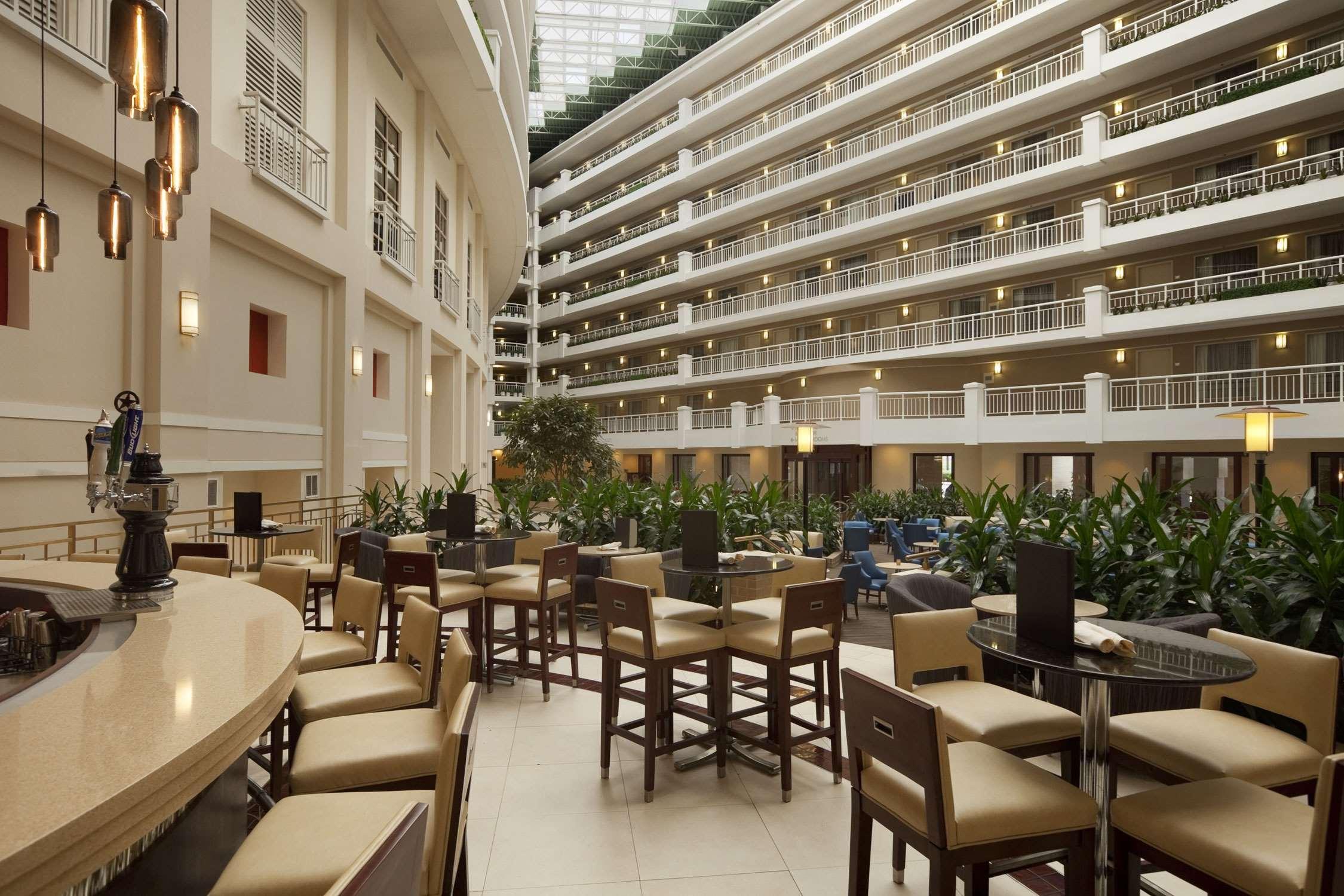 Embassy Suites By Hilton Alexandria Old Town Extérieur photo