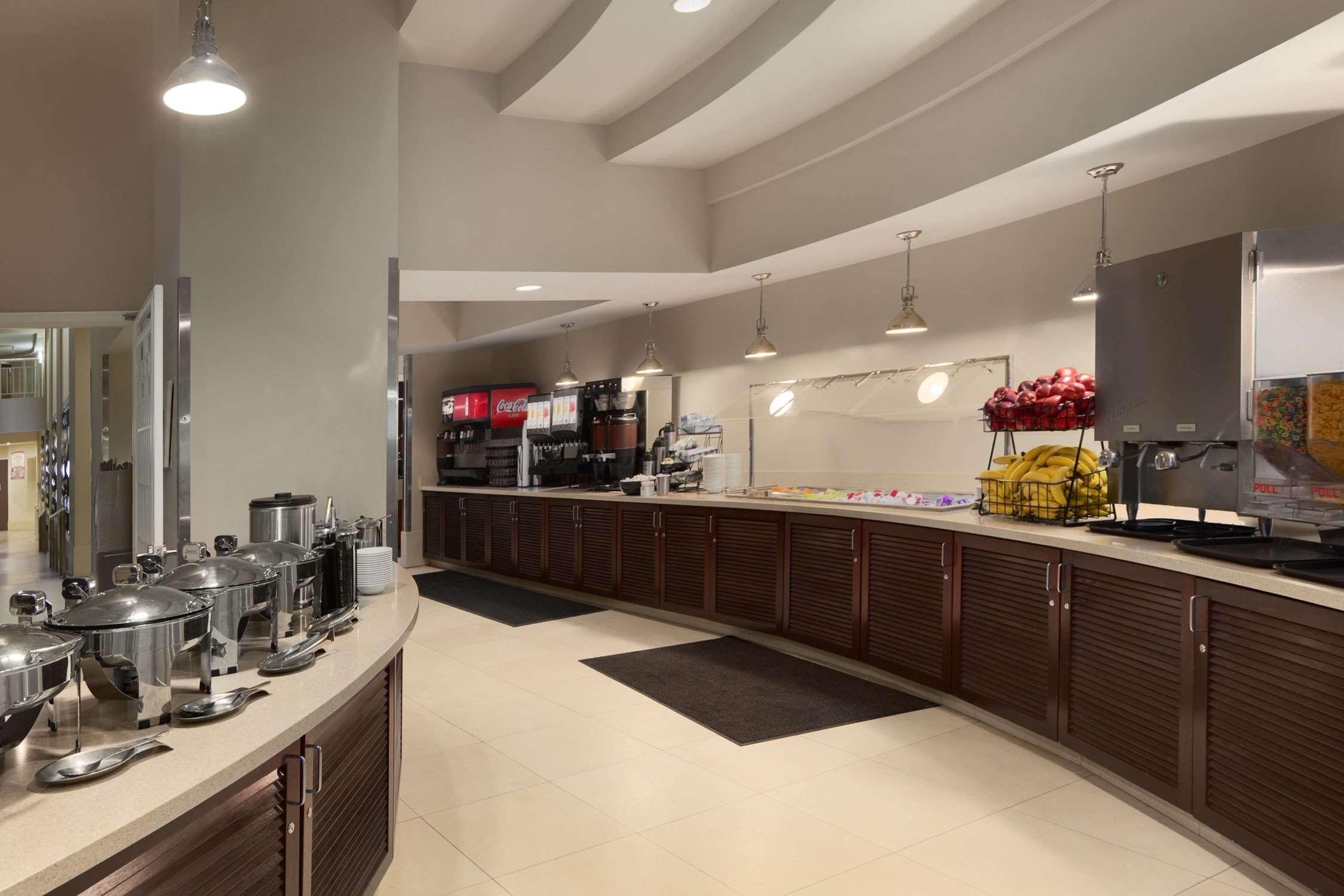 Embassy Suites By Hilton Alexandria Old Town Extérieur photo