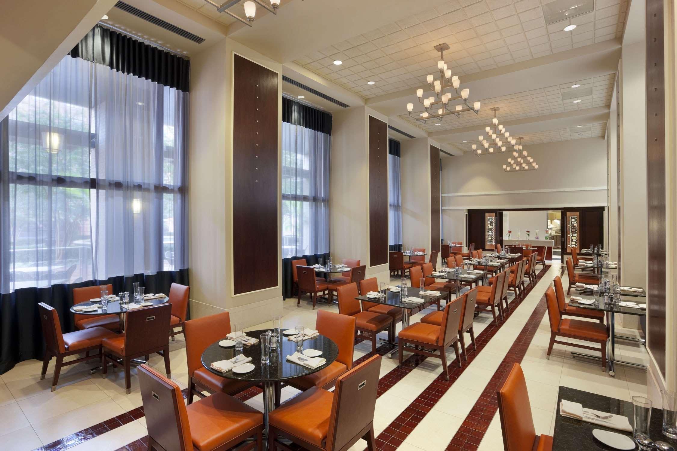 Embassy Suites By Hilton Alexandria Old Town Extérieur photo