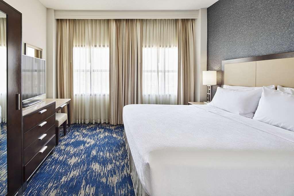 Embassy Suites By Hilton Alexandria Old Town Chambre photo