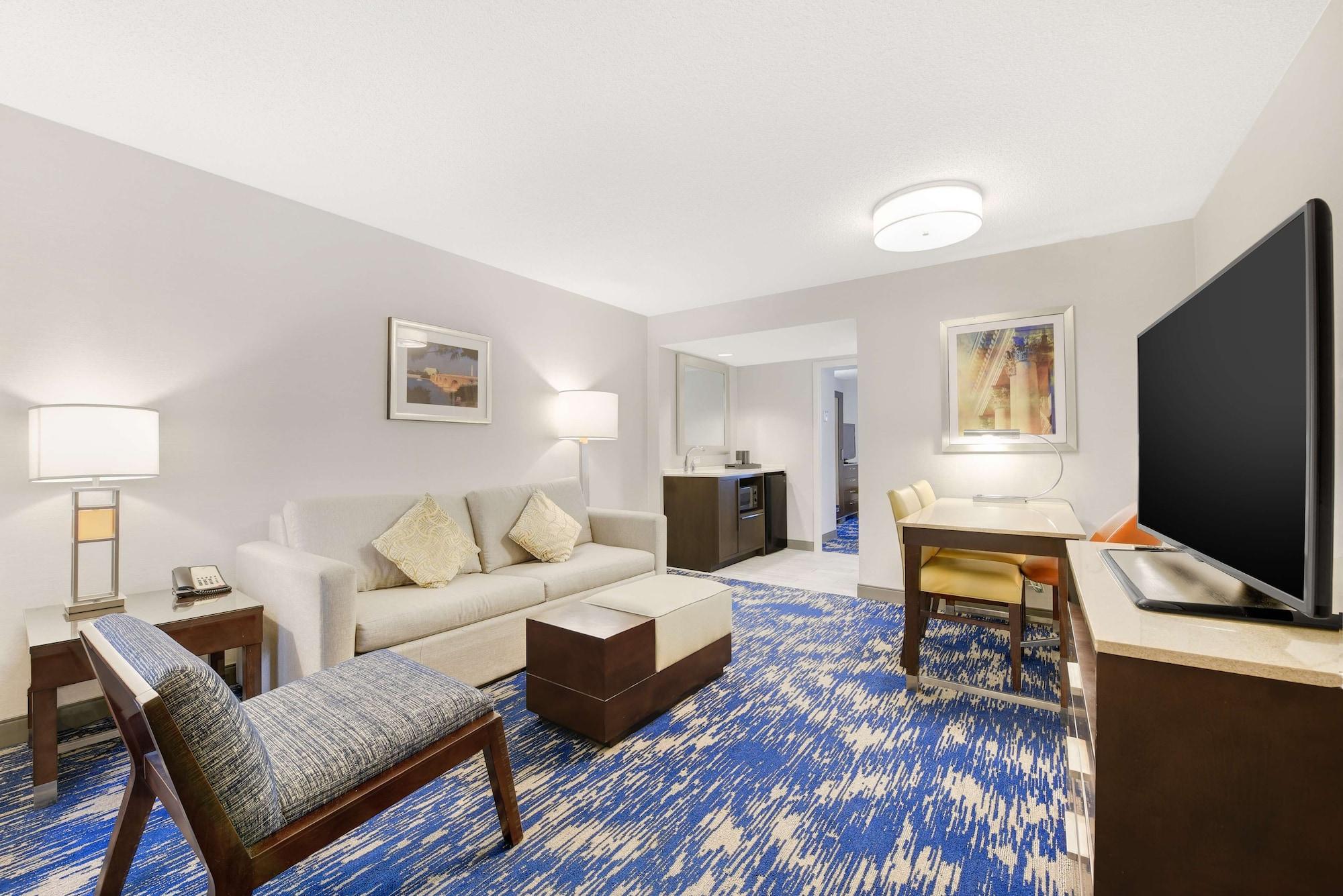 Embassy Suites By Hilton Alexandria Old Town Extérieur photo