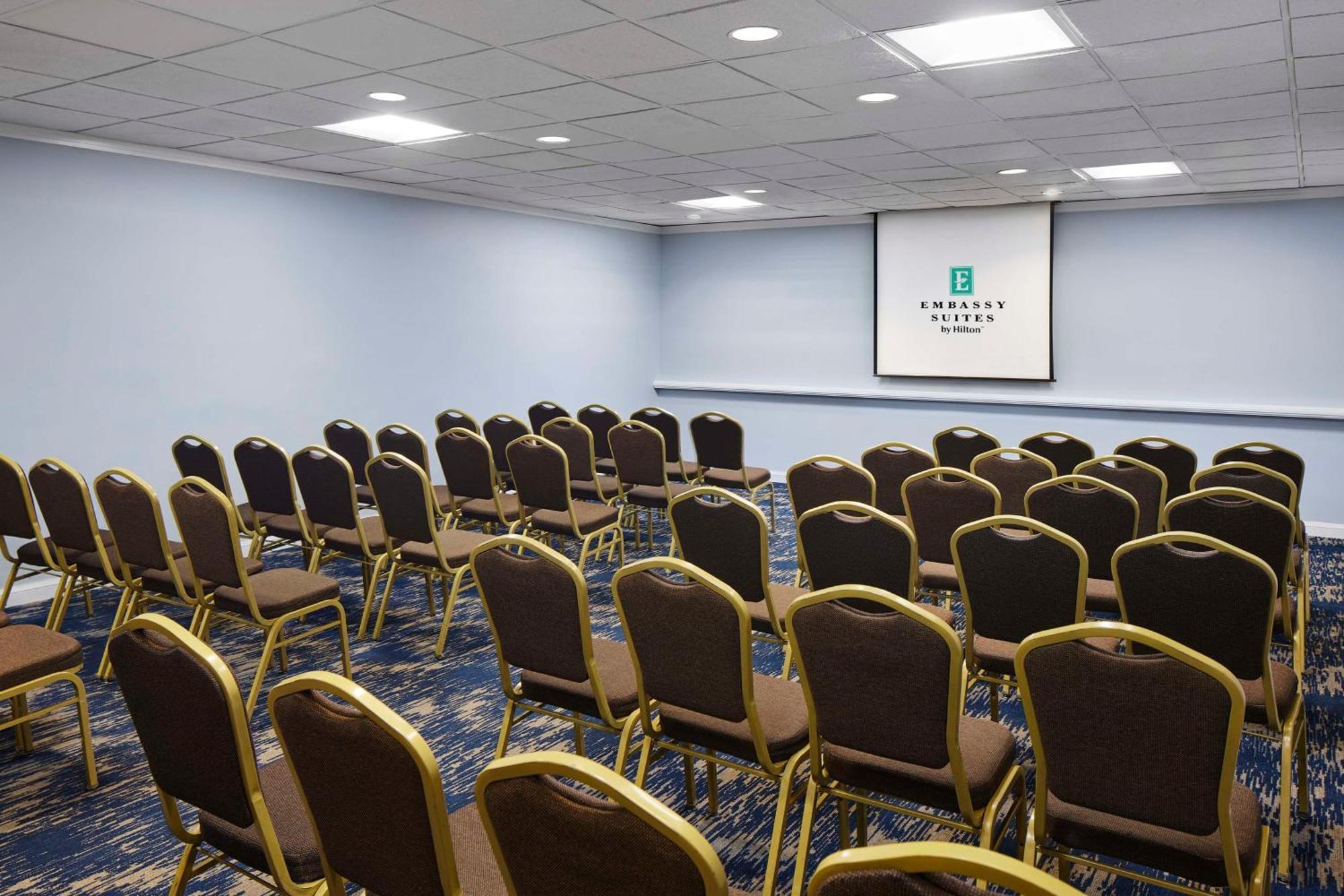 Embassy Suites By Hilton Alexandria Old Town Extérieur photo