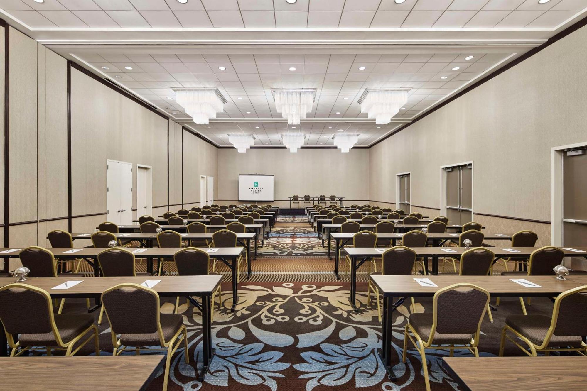 Embassy Suites By Hilton Alexandria Old Town Extérieur photo