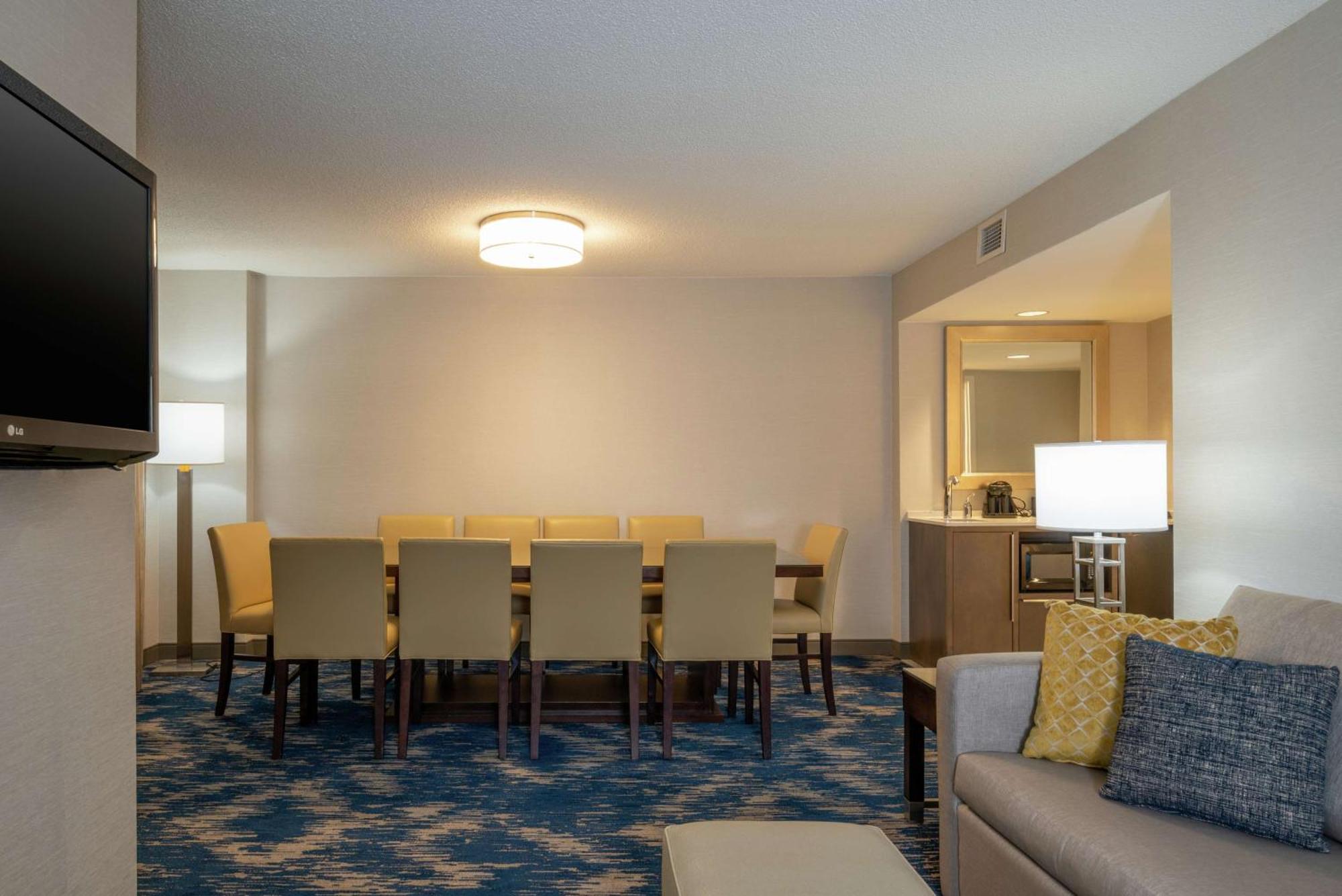 Embassy Suites By Hilton Alexandria Old Town Extérieur photo
