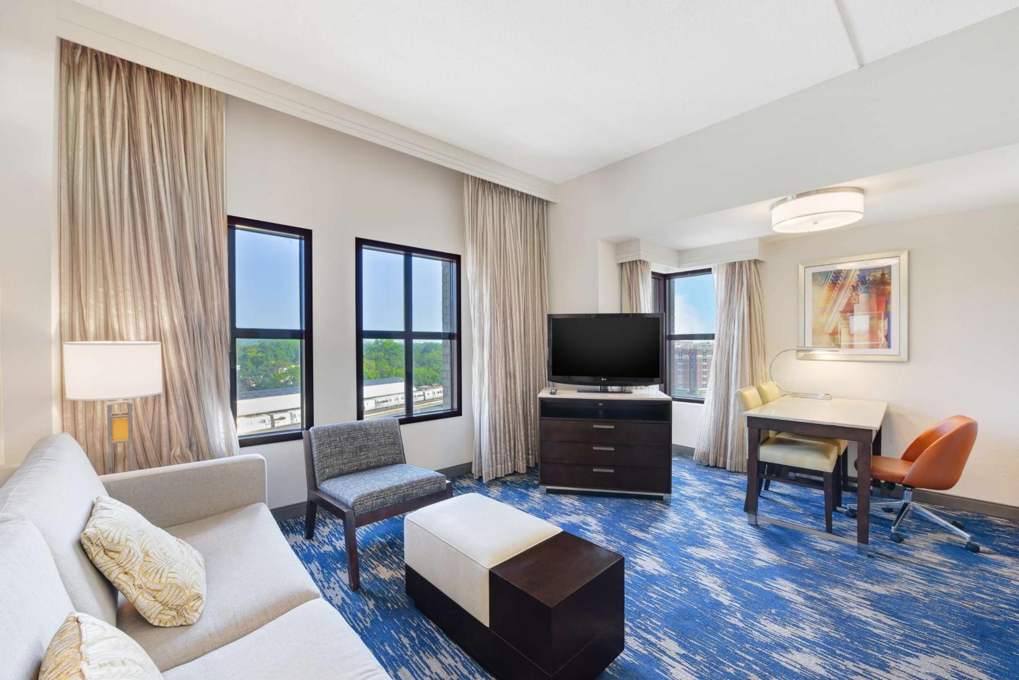 Embassy Suites By Hilton Alexandria Old Town Extérieur photo