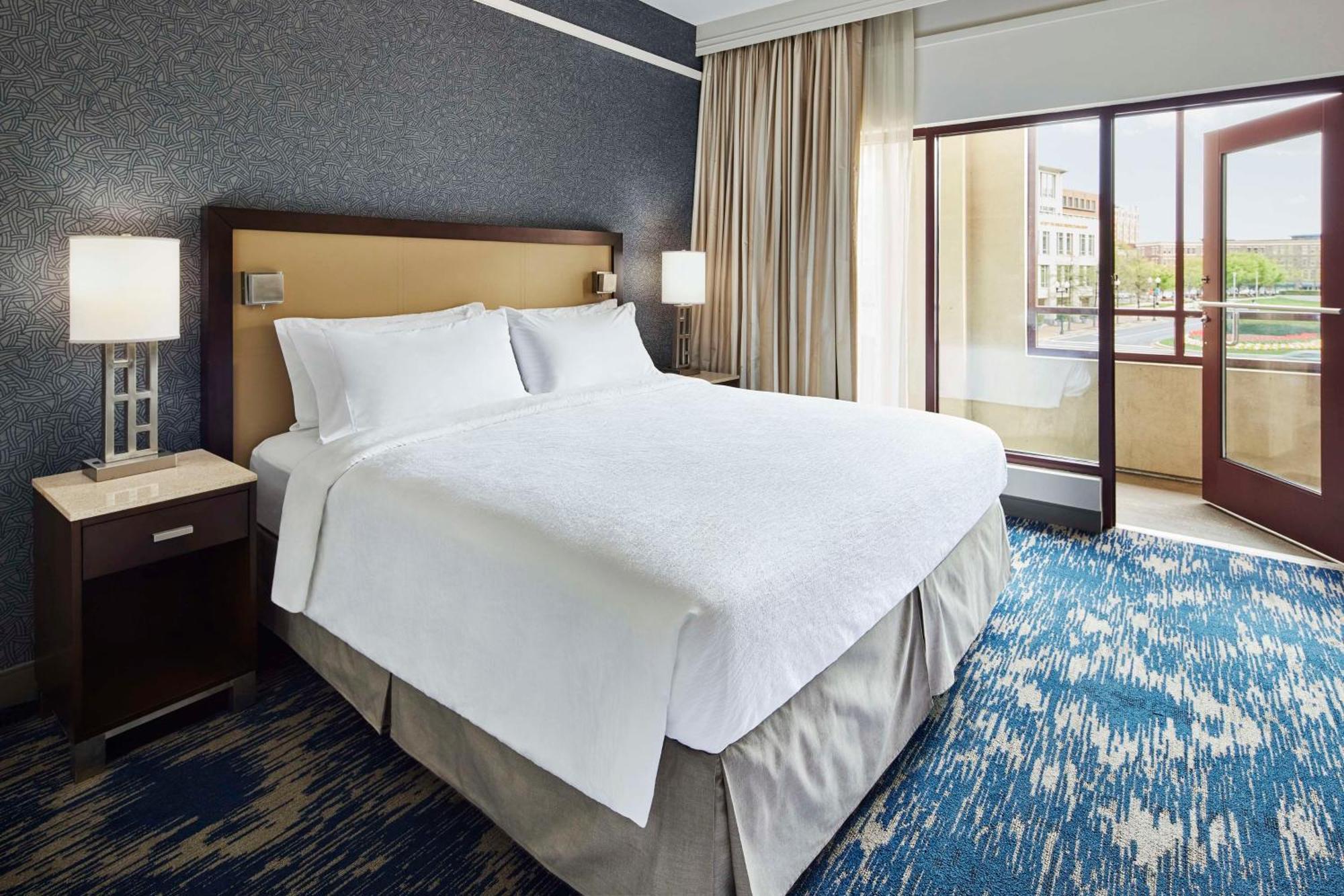 Embassy Suites By Hilton Alexandria Old Town Extérieur photo