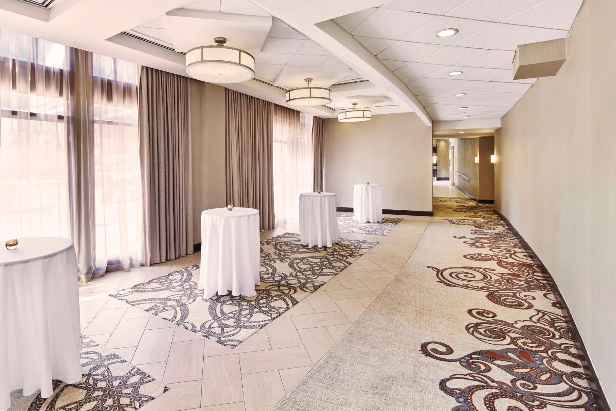 Embassy Suites By Hilton Alexandria Old Town Extérieur photo